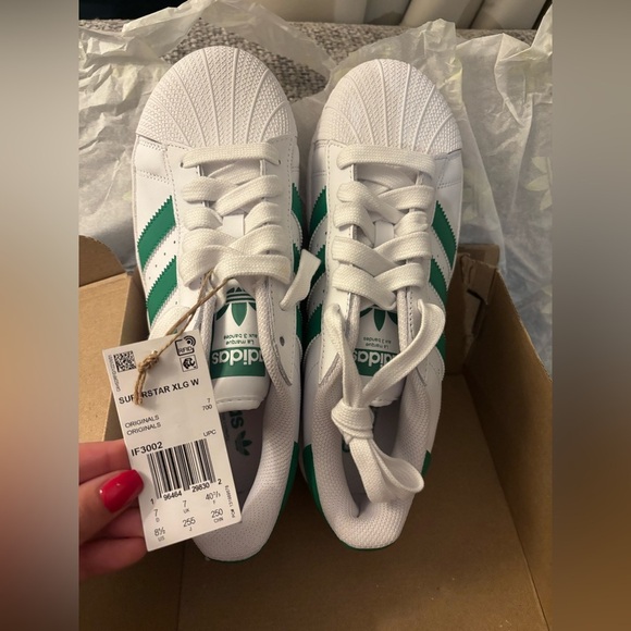 BNWT Adidas Superstar XLG women Shoes – Size 8.5 US – White & Green - Picture 7 of 16